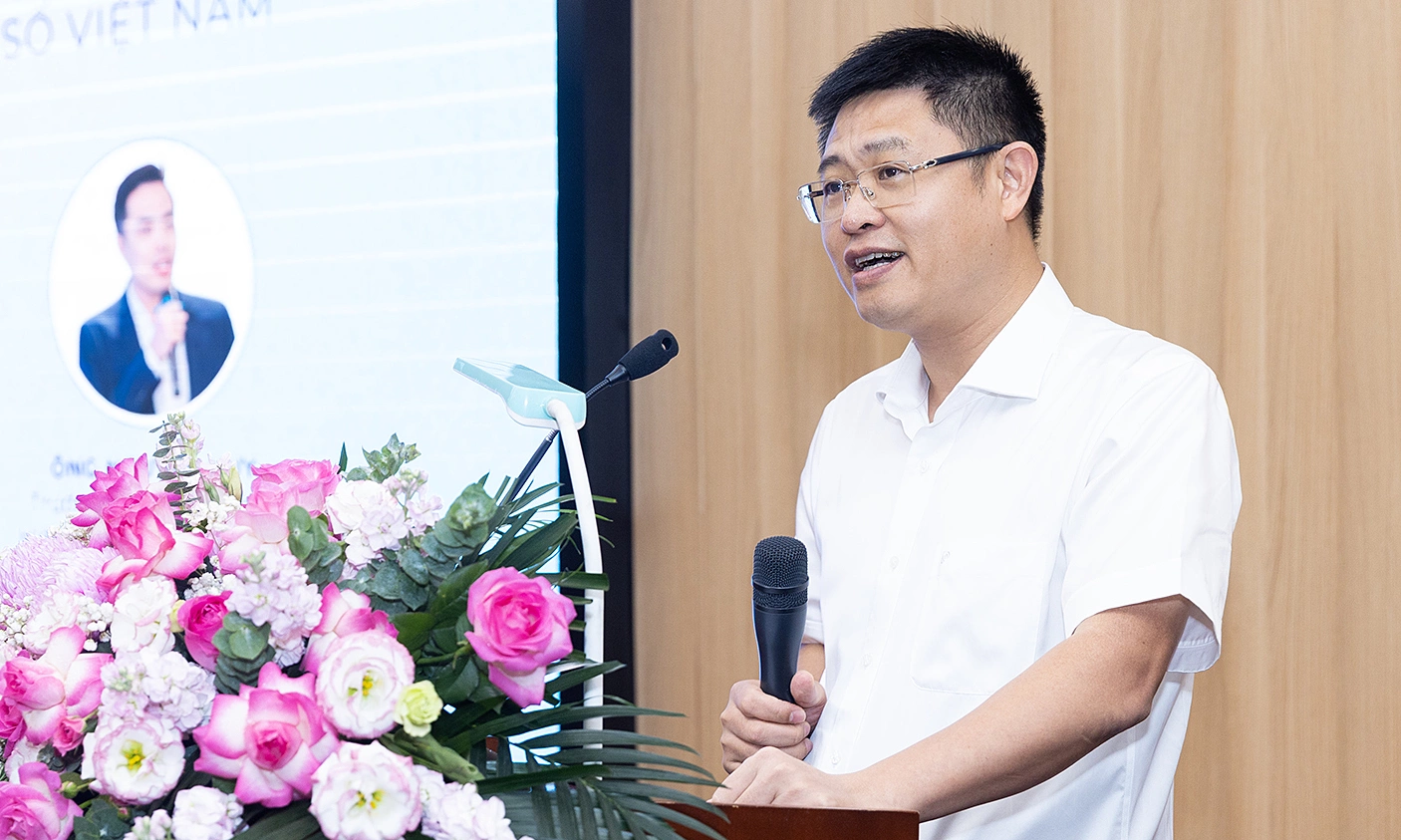Đại tá Phạm Minh Tiến, Phó giám đốc Trung tâm dữ liệu quốc gia, phát biểu tại sự kiện. Ảnh: Chí Hiếu